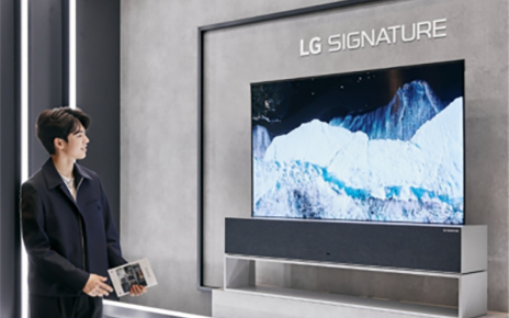 Professional ice skater Cha Jun-hwan admiring the LG SIGNATURE OLED R TV on display in the LG SIGNATURE Hall lobby