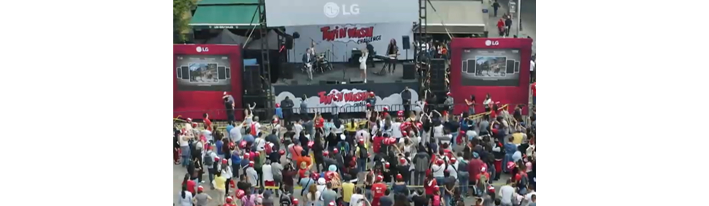 A big crowd dance to the upbeat TWINWash song in front of stage at LG’s TWINWash Song & Dance campaign