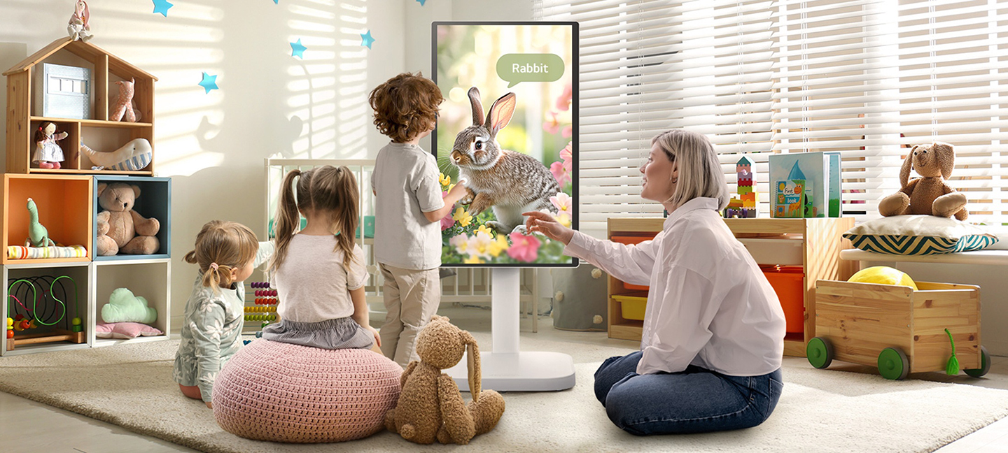 LG Smart Monitor Swing Redefines Spatial Boundaries in Today’s Dynamic Business Environments