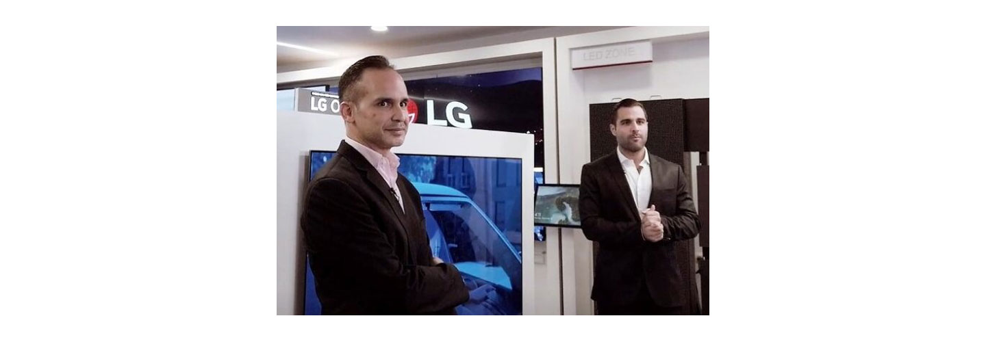  Luis Gálvez of LG and Arian Abadi, a popular Panamanian actor and musician, introducing LG's new GX and CX OLED TVs