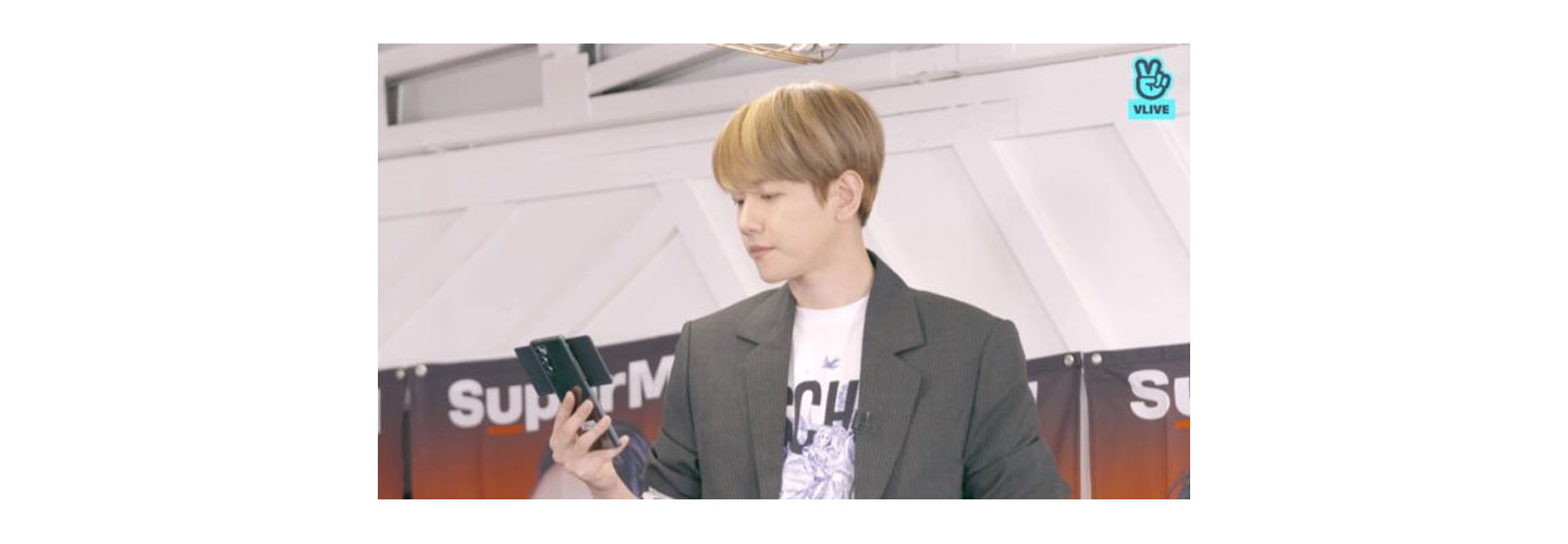 Baekhyun, leading member of K-pop supergroup SuperM, using LG WING in Swivel Mode during a V LIVE event