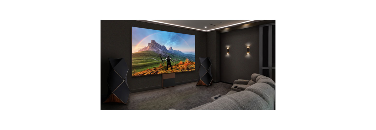 LG MAGNIT display in a home cinema