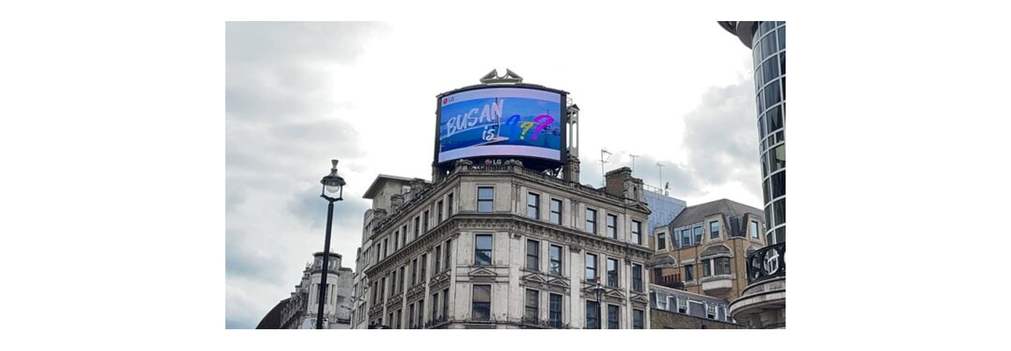 LG's digital billboard in Piccadilly Circus, London displaying a video of Busan, South Korea to promote the city as a host to World Expo 2030