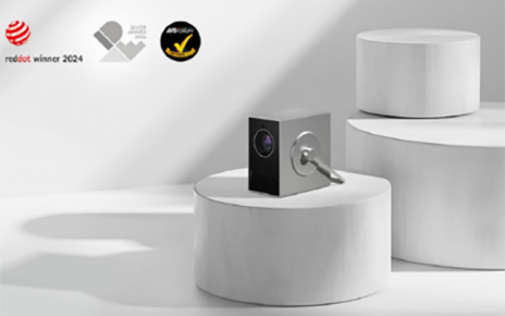 A picture of LG CineBeam Q with logos of the award won