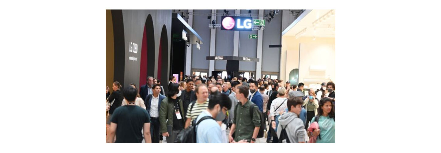 LG Booth crowded with many visitors interested in LG products