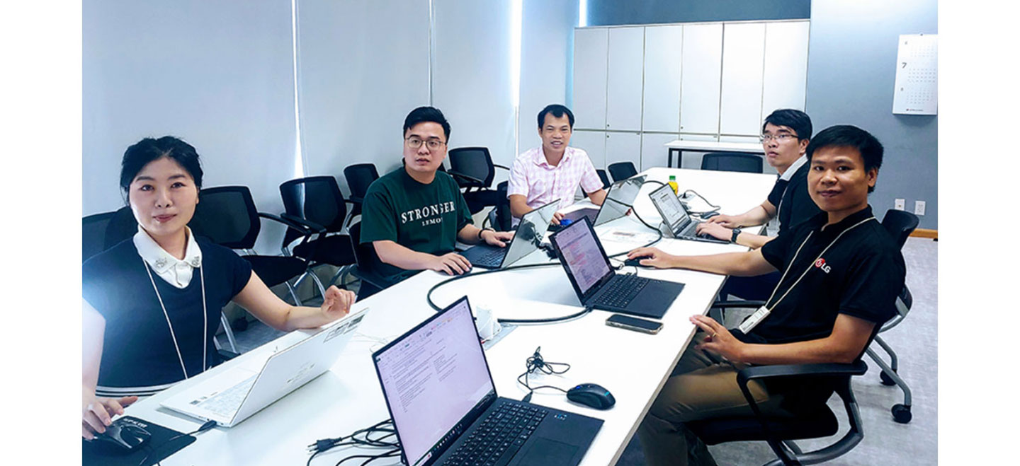 Researchers from LG HQ and LGEDV collaborating in Hanoi, Vietnam