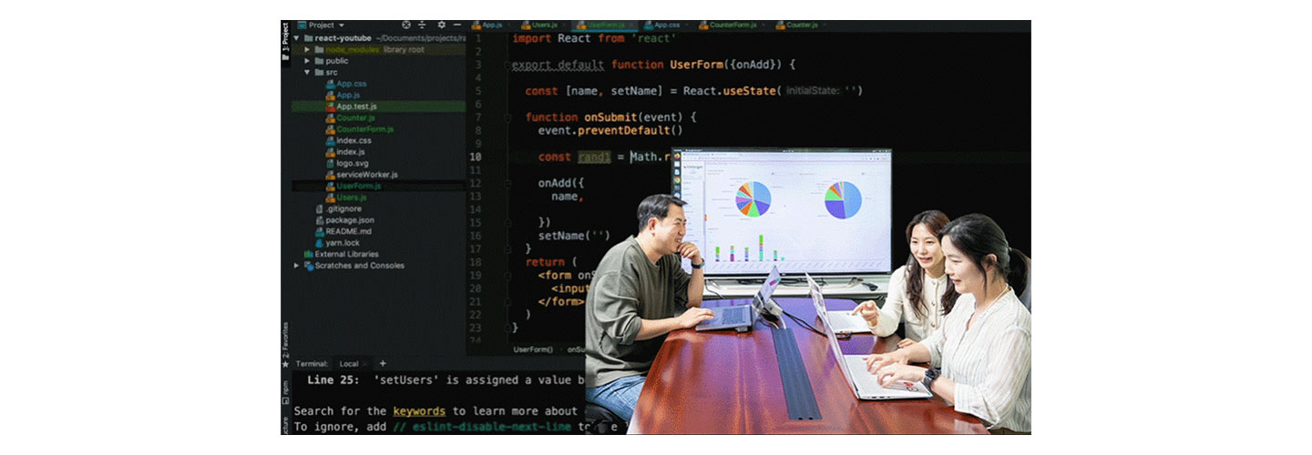 Three LG employees from Open Source Task working together