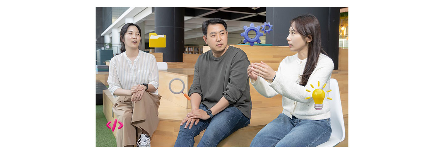 Three LG employees from Open Source Task having a talk