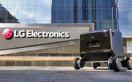 LG’s four-wheeled indoor-outdoor delivery robot in front of the LG Electronics building.