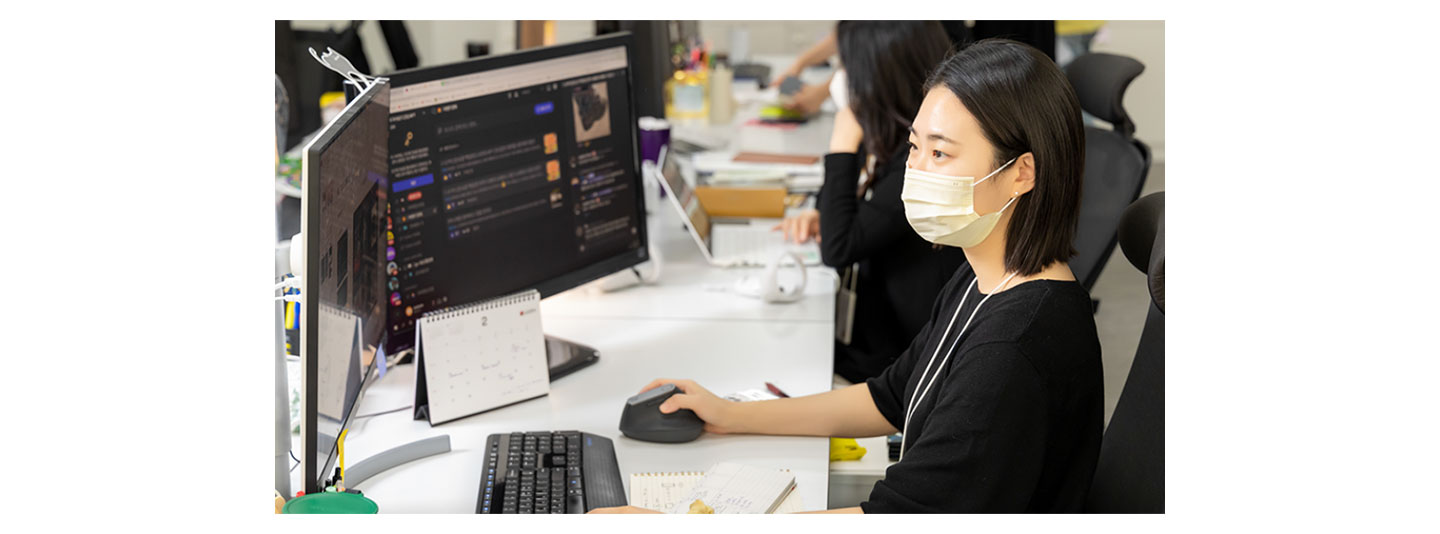 Ju So-mi, specialist at LG Envisioning Team, working in the office