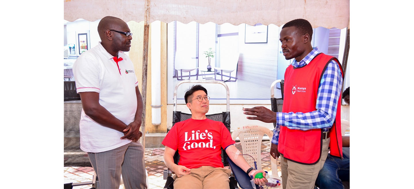Lee Dong-won, managing director at LG East Africa, participating in Life's Good Blood Drive with Festus Koech, regional manager for Nairobi at Kenya Tissue and Transplant Authority and Bradley Namulanda, Red Cross Kenya Blood Donation Coordinator for Nairobi County on his side