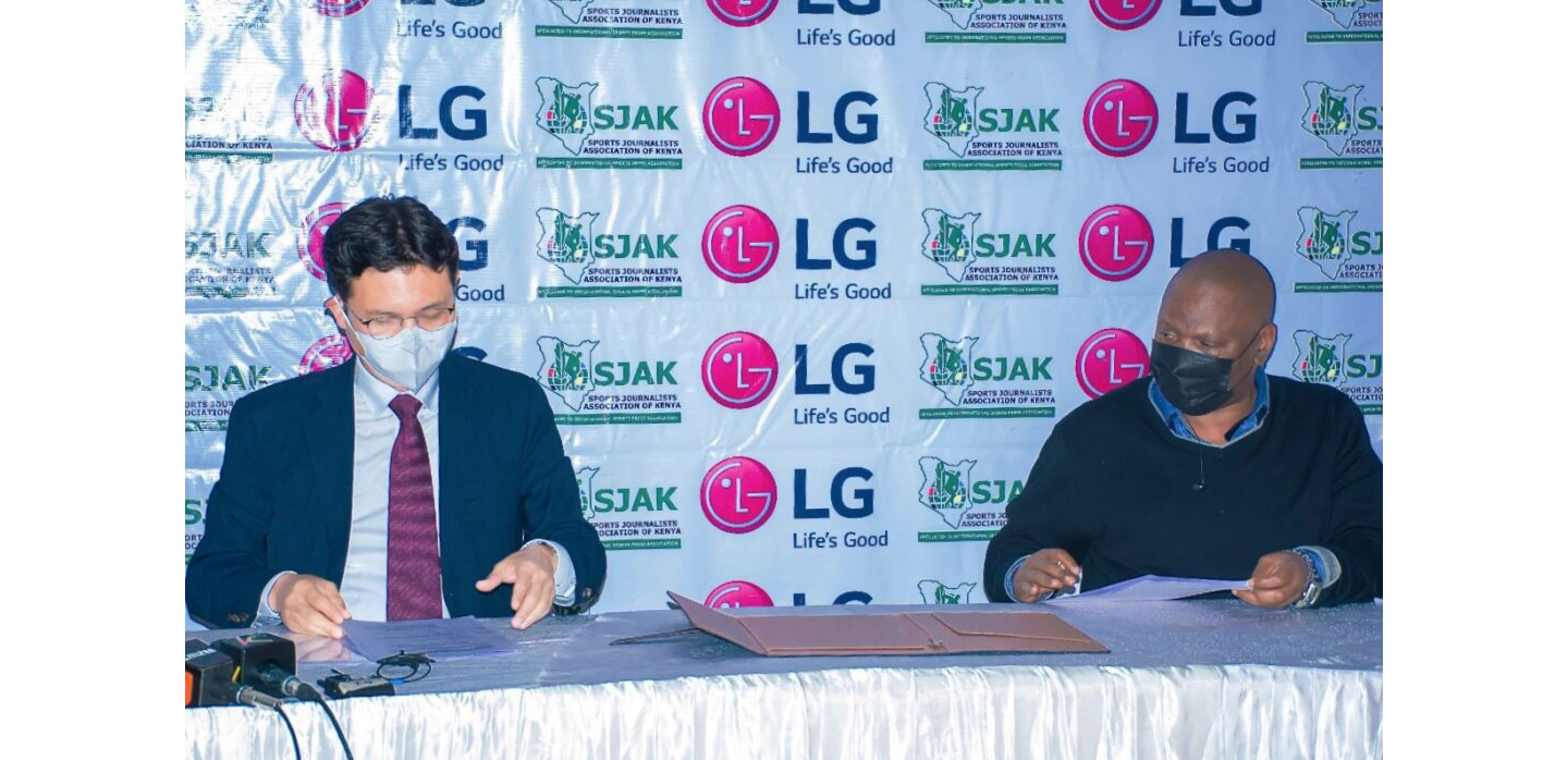 LG East Africa managing director Kim Sa-nyoung and SJAK President Chris Mbaisi