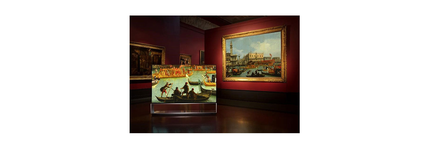  LG SIGNATURE OLED 8K TV positioned inside one of the Pushkin Museum’s painting galleries as it displays one of its artworks