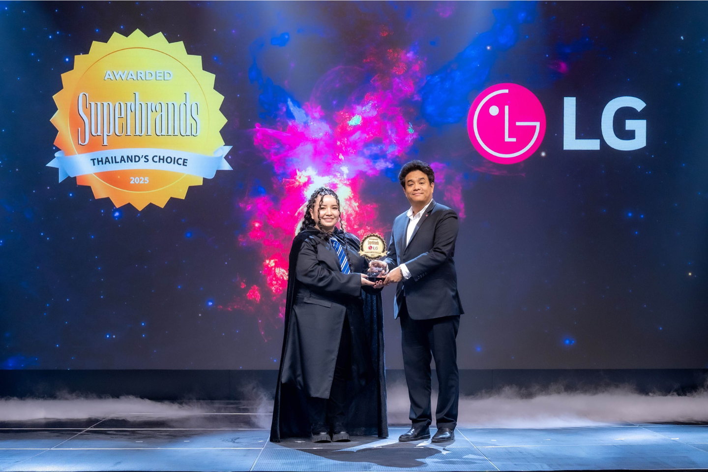 Representatives from LG Thailand pose with the Superbrands Thailand award on the stage.