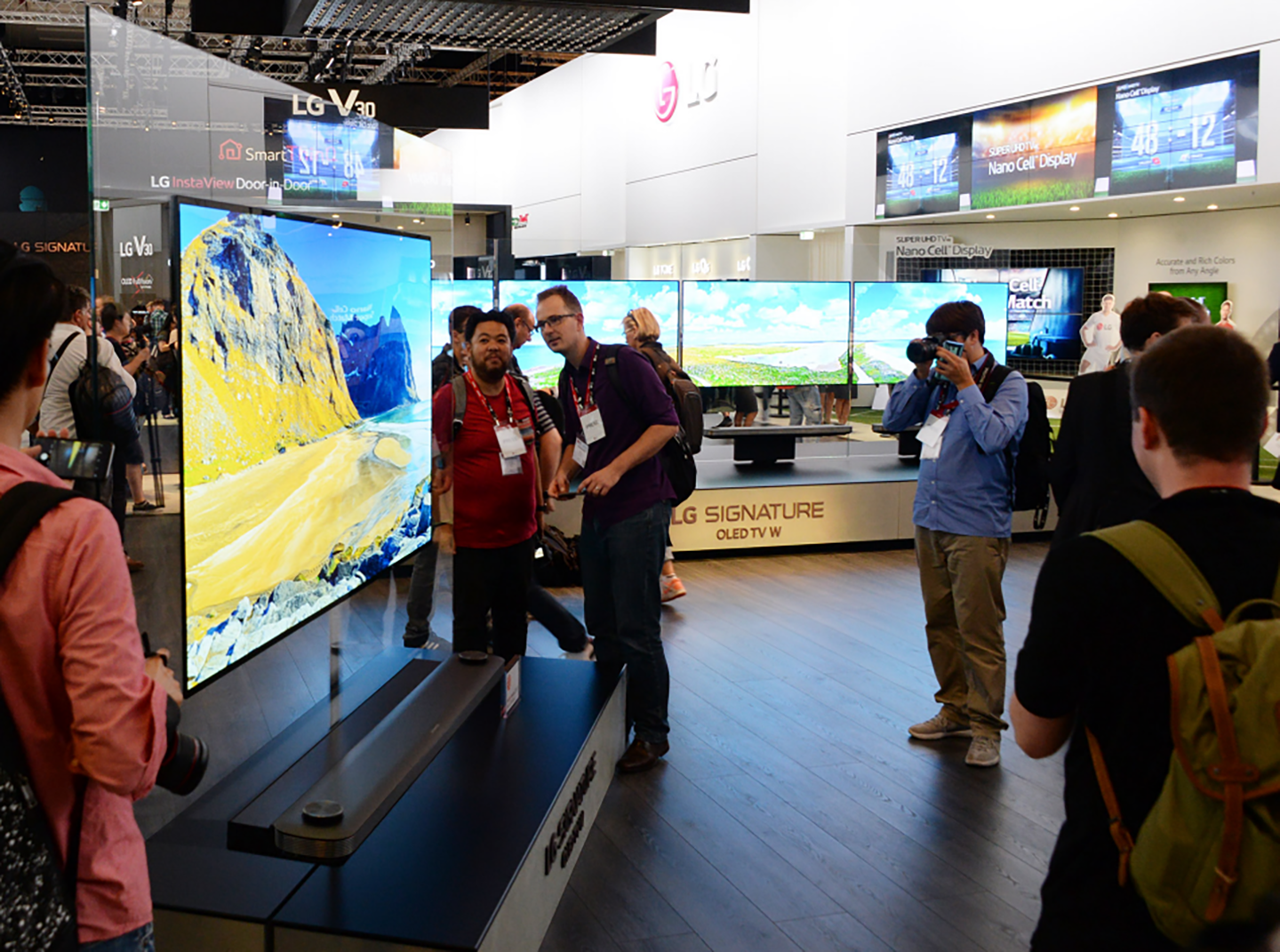 THE EVOLUTION OF LG OLED TV FROM OUTLIER TO PREMIUM CATEGORY LEADER