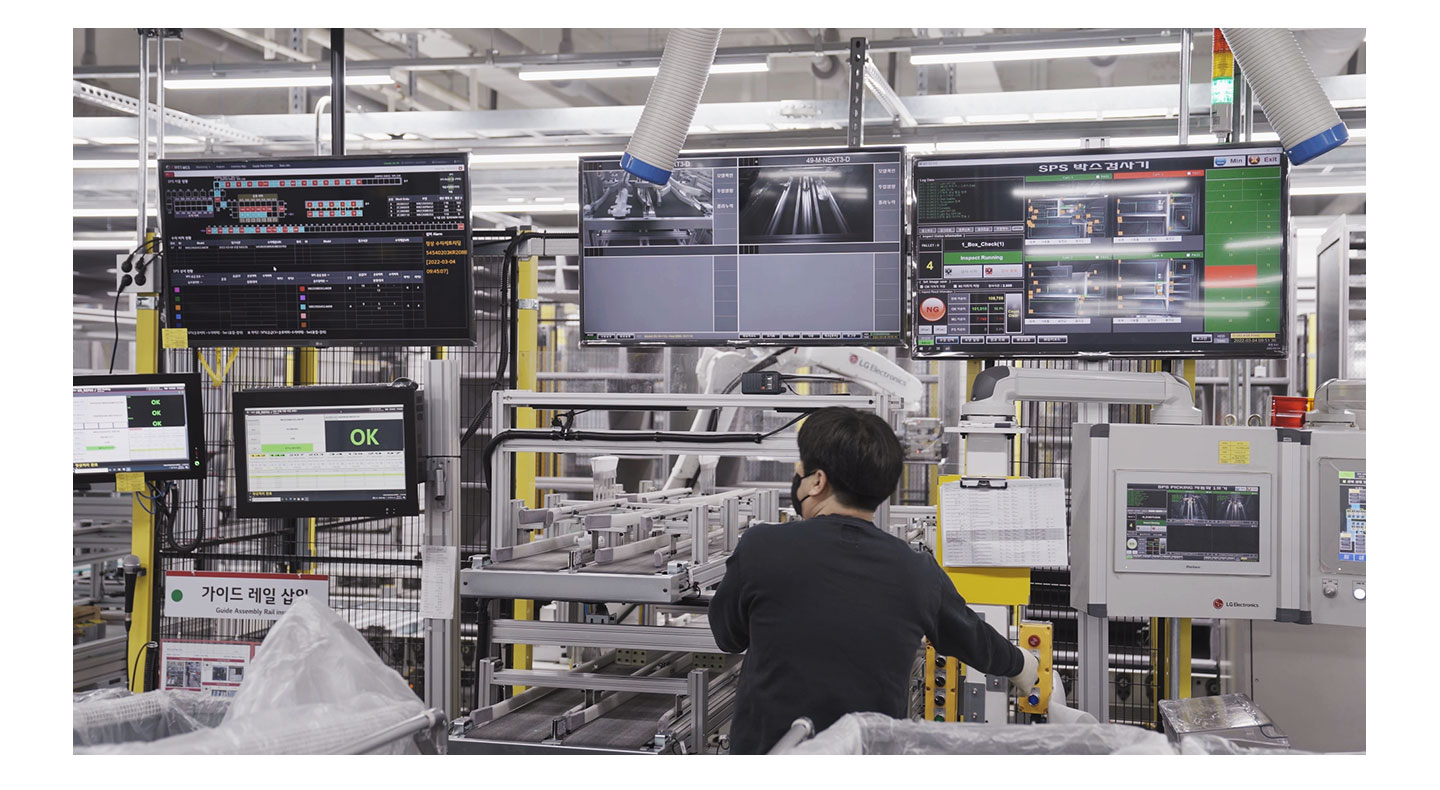 An LG Smart Factory employee utilizing Plug-in for Intelligent Equipment (PIE).
