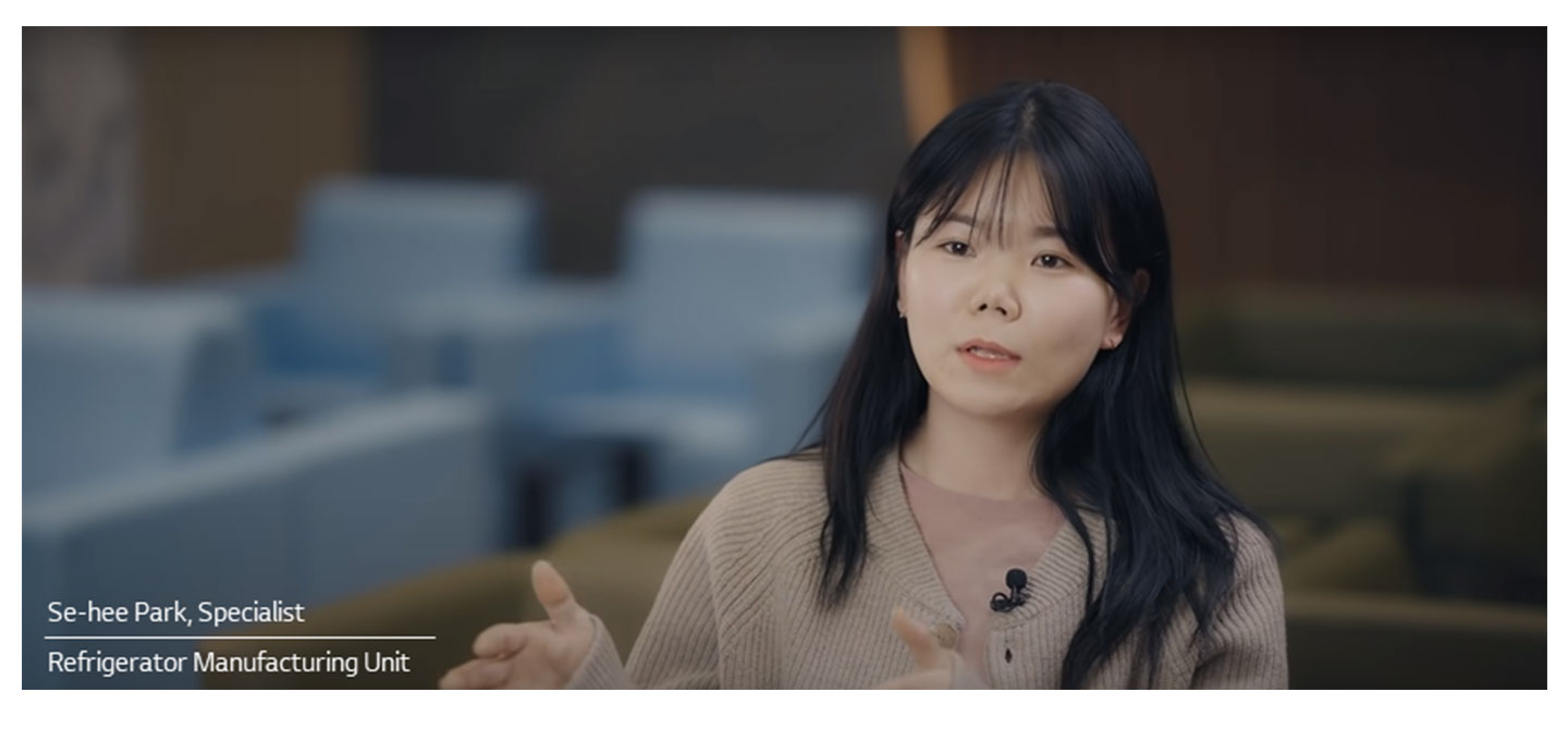 A photo taken during the interview with Park Se-hee, specialist at Refrigerator Manufacturing Unit