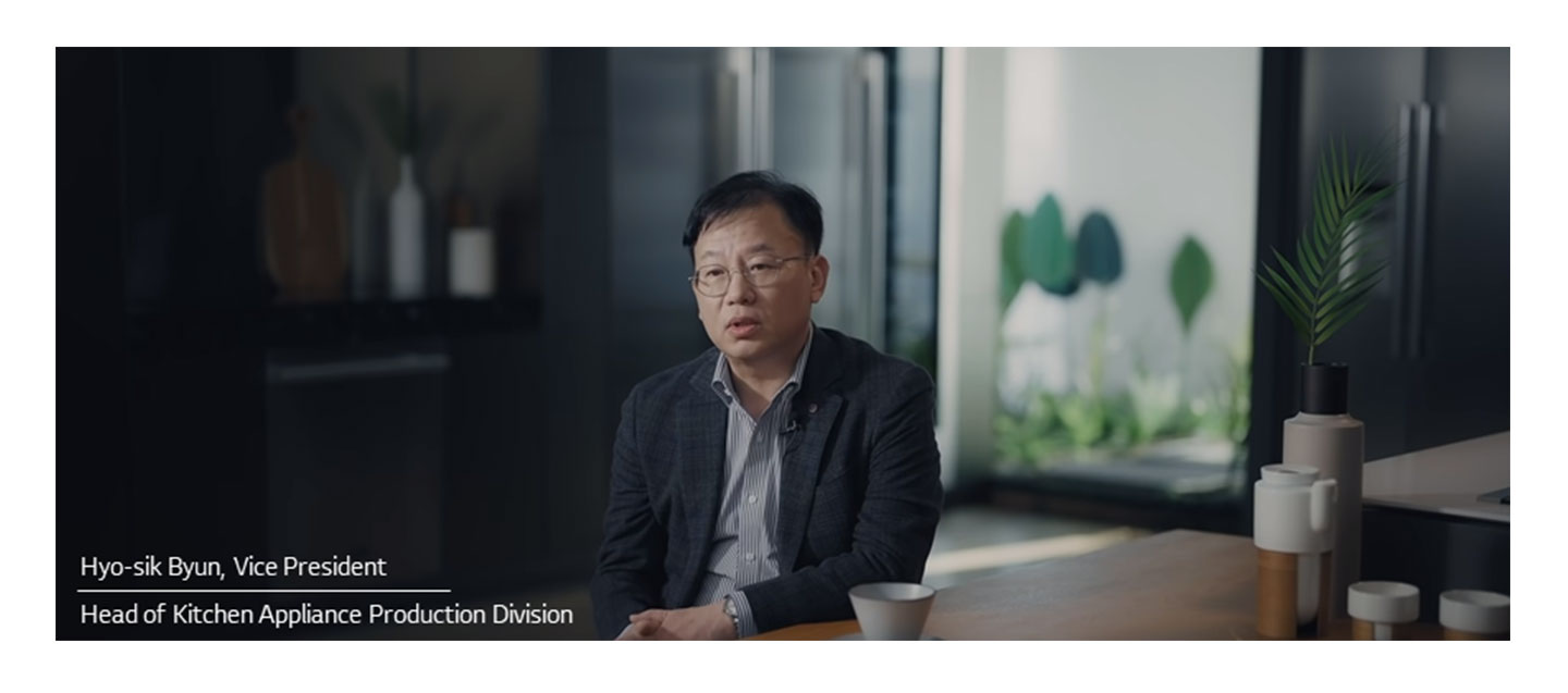 A photo taken during the interview with Byun Hyo-sik, Vice President and Head of Kitchen Appliance Production Division 