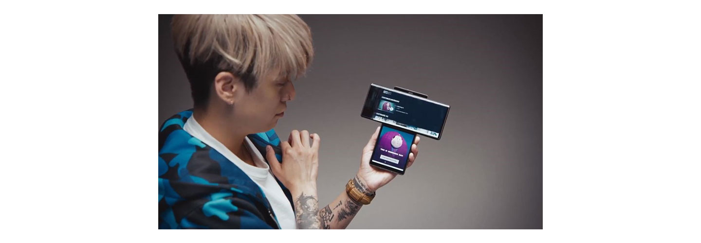 K-pop star Amber Liu chatting with her fans via LG WING and the Ficto app