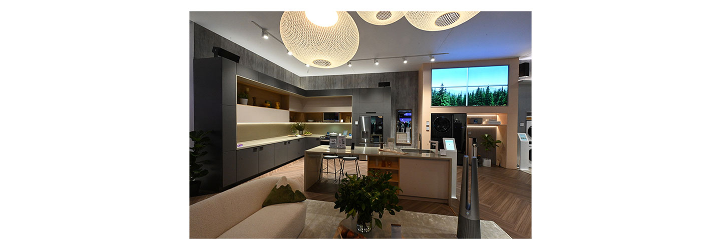 The zone for newlyweds and pet lovers utilized diverse products such as LG WashTower, PuriCare Aero Furniture and tiiun which all boast trendy yet minimalist designs