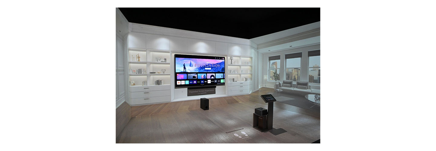 A special room that utilized the company’s 97-inch LG OLED M, LG Soundbar (model S95QR) and projection displays to illustrate a new, incredibly immersive multi-screen experience