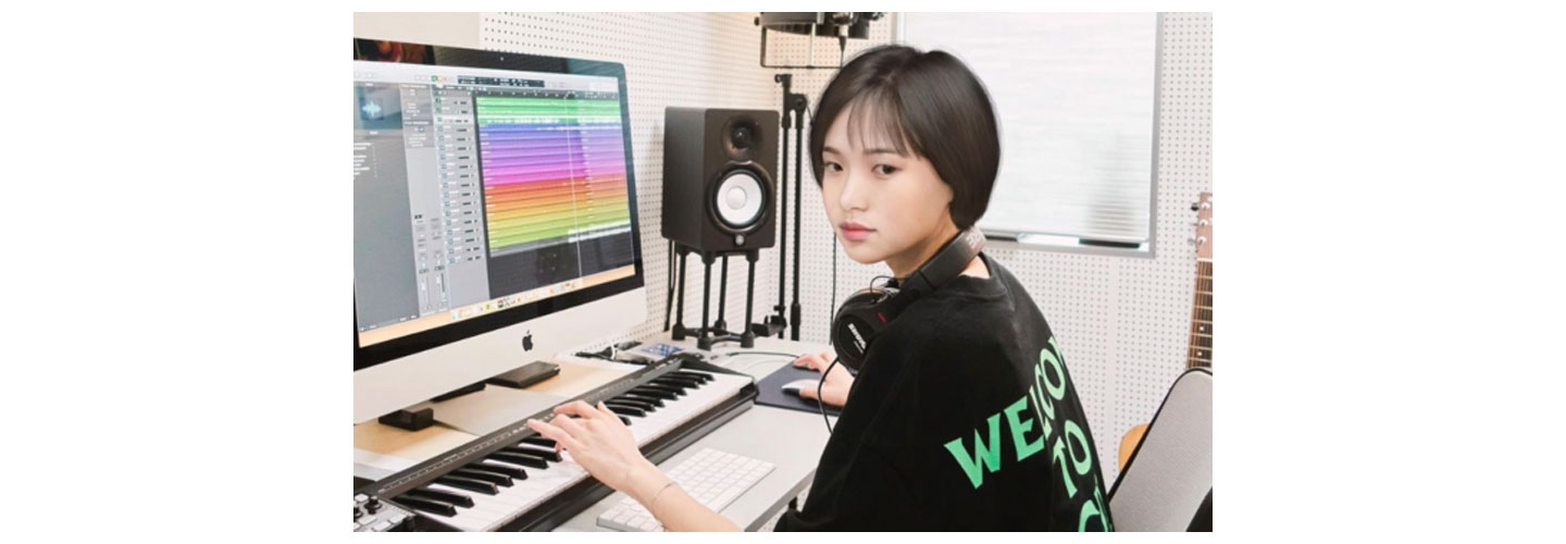 Reah Keem editing her music on a computer.