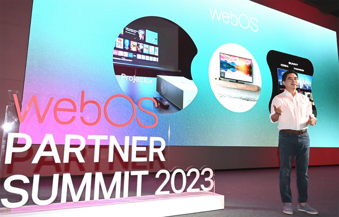 A picture of Park Hyoung-sei presenting on stage at the webOS Partner Summit 2023