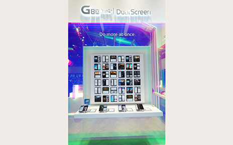 A front view of LG G8X ThinQ’s and Dual Screen’s main display at CES, with four devices placed in front of a large screen illustrating their limitless applications