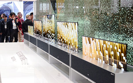 Closer view of LG SIGNATURE OLED TV R display zone with CES visitors viewing the display and taking pictures