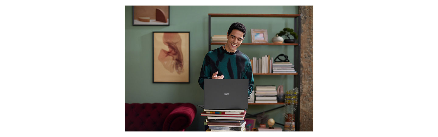 A amn using LG gram by putting the device on the stack of books