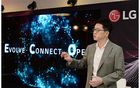 Dr. I.P. Park, president and chief technology officer of LG Electronics, delivers a speech at a panel talk event to kick off IFA 2019.