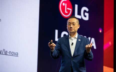 Sokwoo Rhee, Head of LG NOVA and SVP of Innovation for LG Electronics, giving a speech at a LG NOVA event