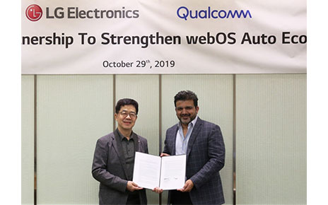 Dr. I.P. Park, president and Chief Technology Officer of LG Electronics and Nakul Duggal, senior vice president and head of automative product and program at Qualcomm