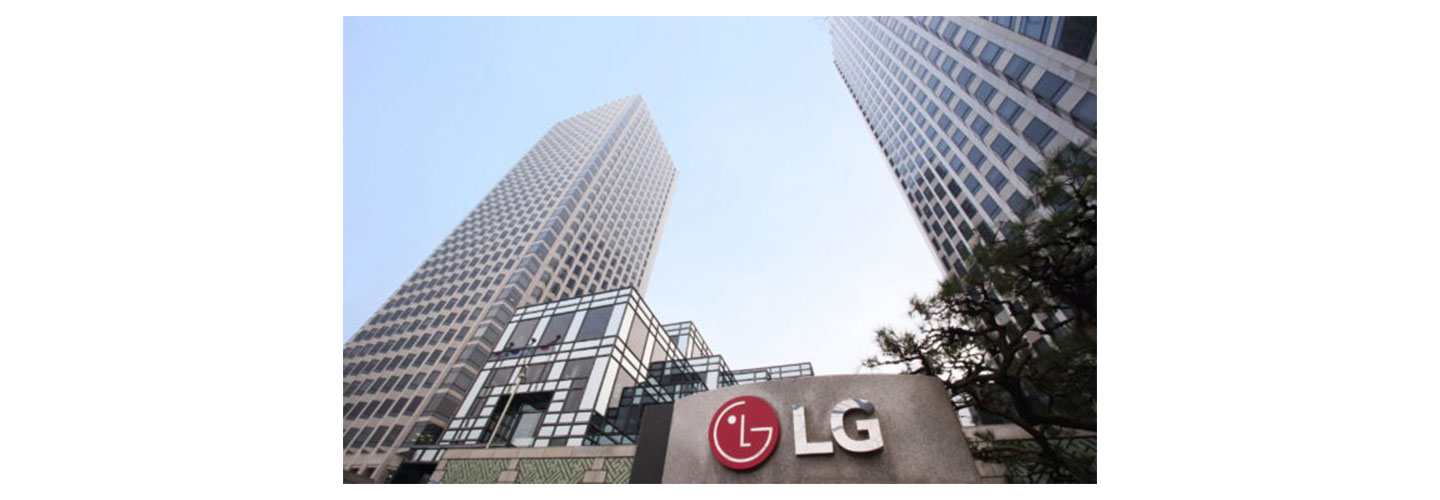 A picture of LG Twin Towers in the daytime