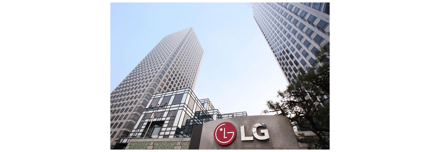 A picture of LG Twin Towers in the daytime
