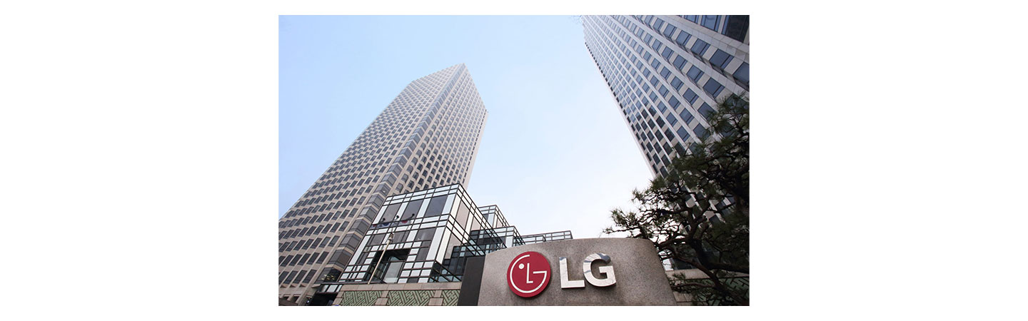 A picture of LG Twin Towers in the daytime