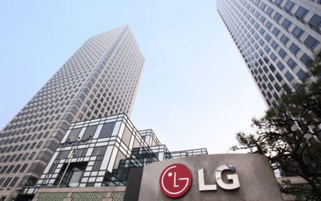 A picture of LG Twin Towers in the daytime