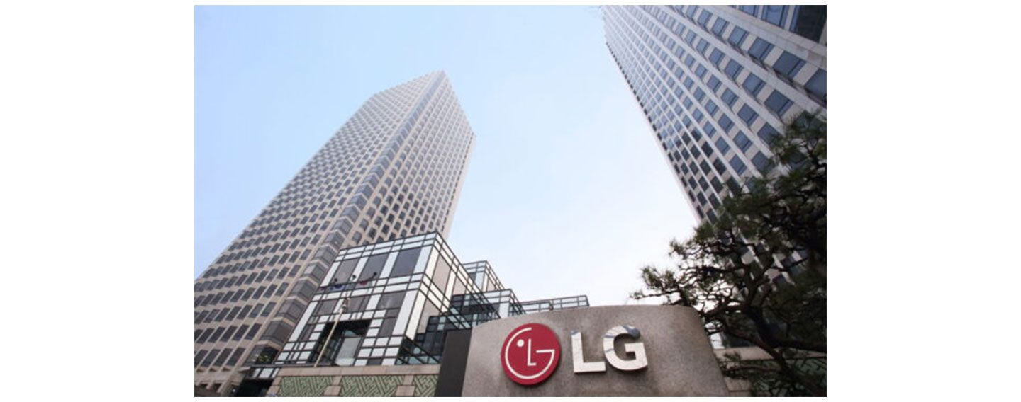 A picture of LG Twin Towers in the daytime