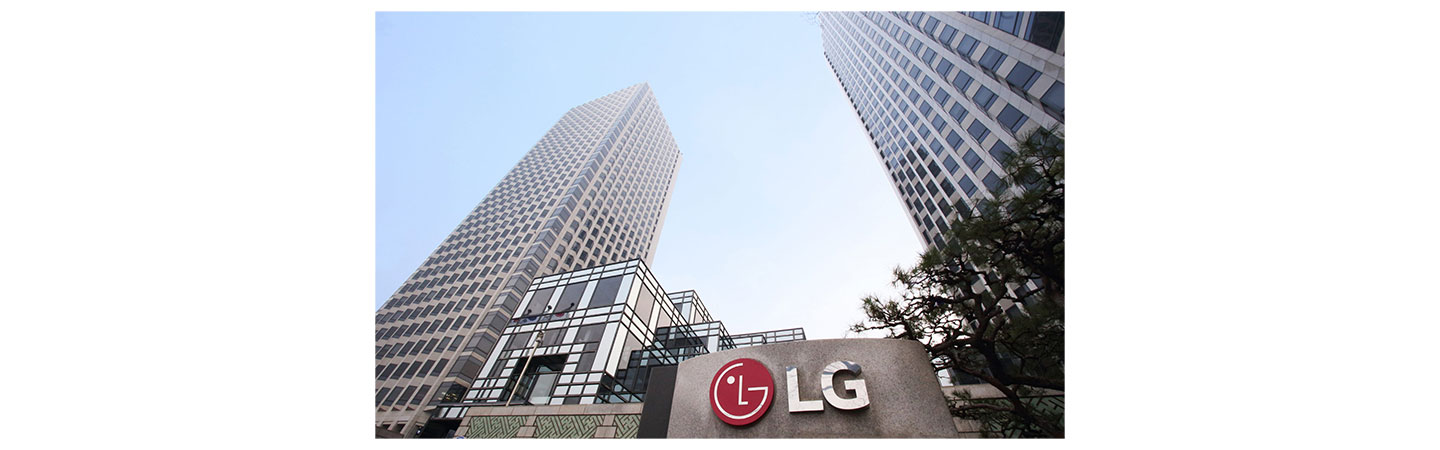 A picture of LG Twin Towers in the daytime