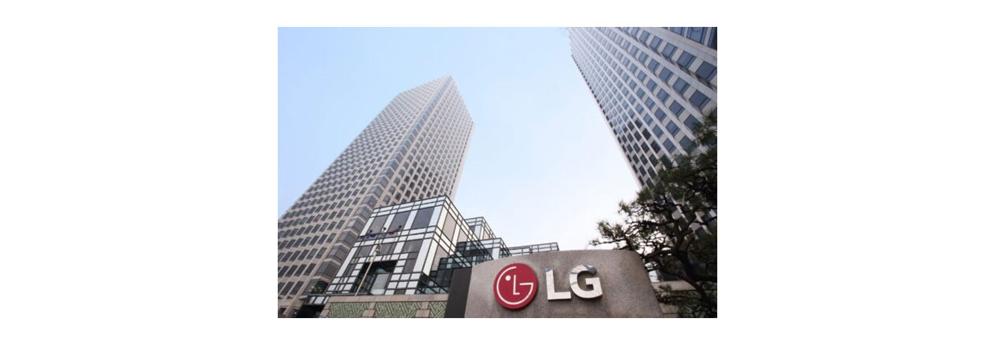 A picture of LG Twin Towers in the daytime