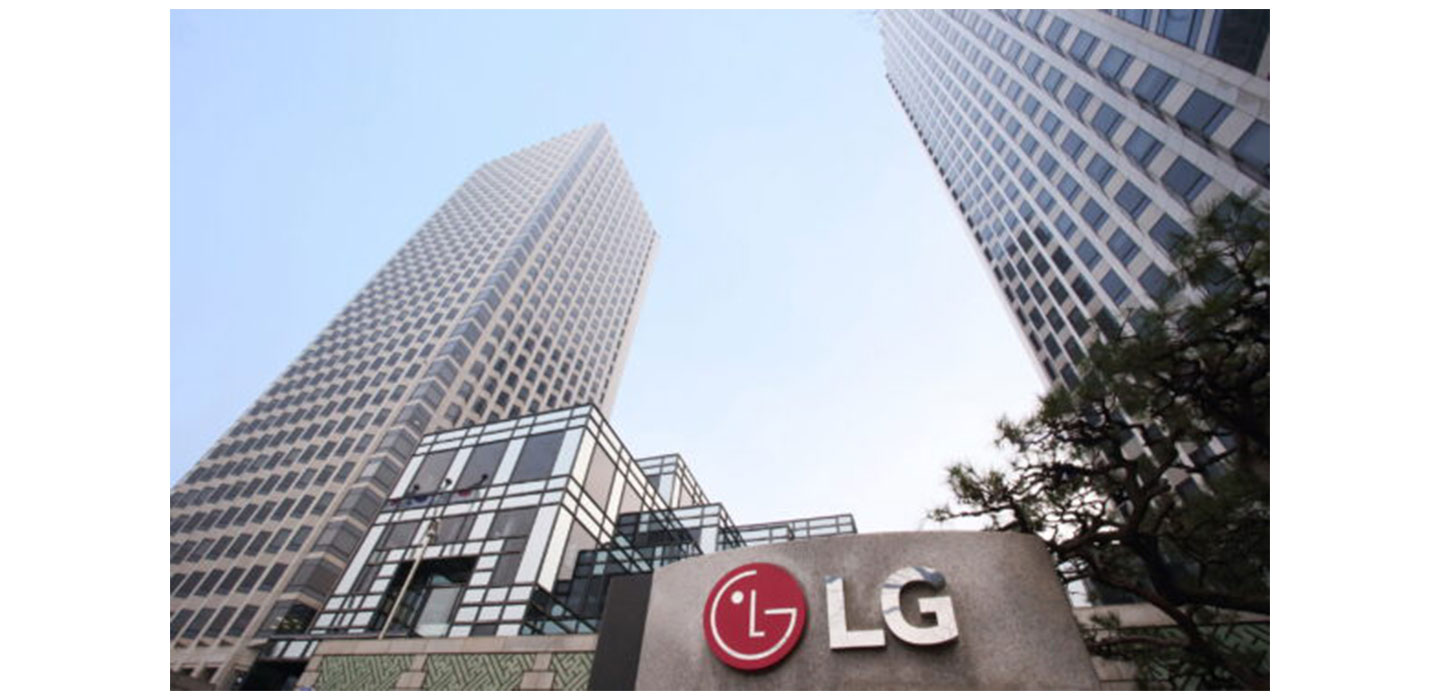 A picture of LG Twin Towers in the daytime
