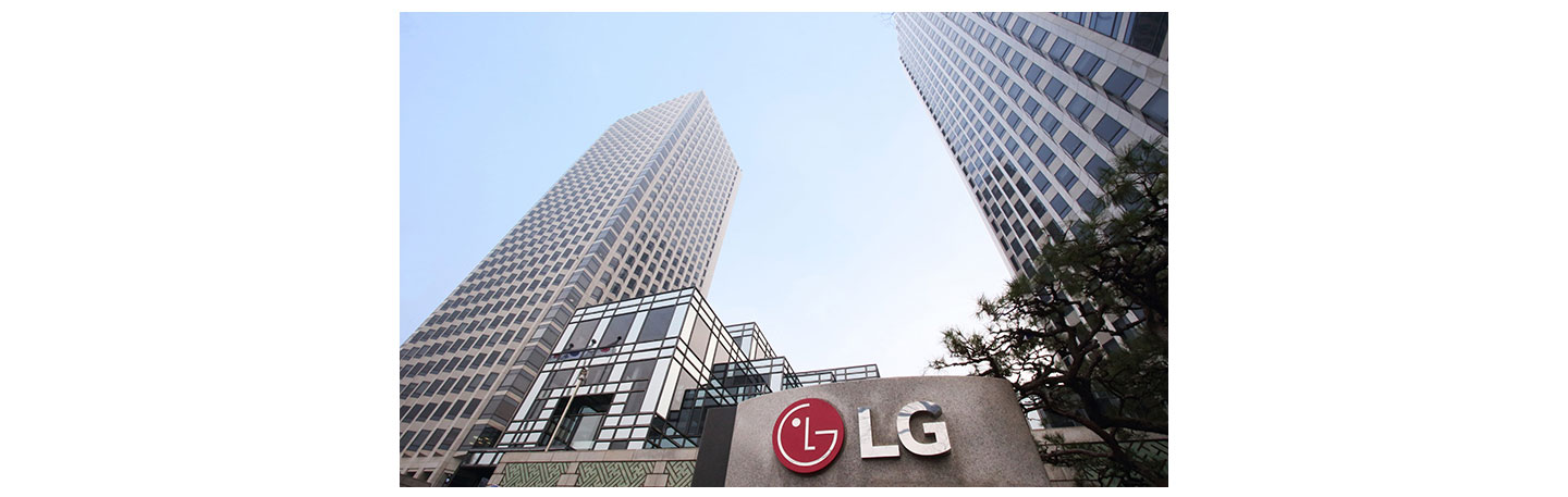A picture of LG Twin Towers in the daytime