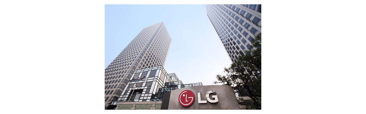 A picture of LG Twin Towers in the daytime