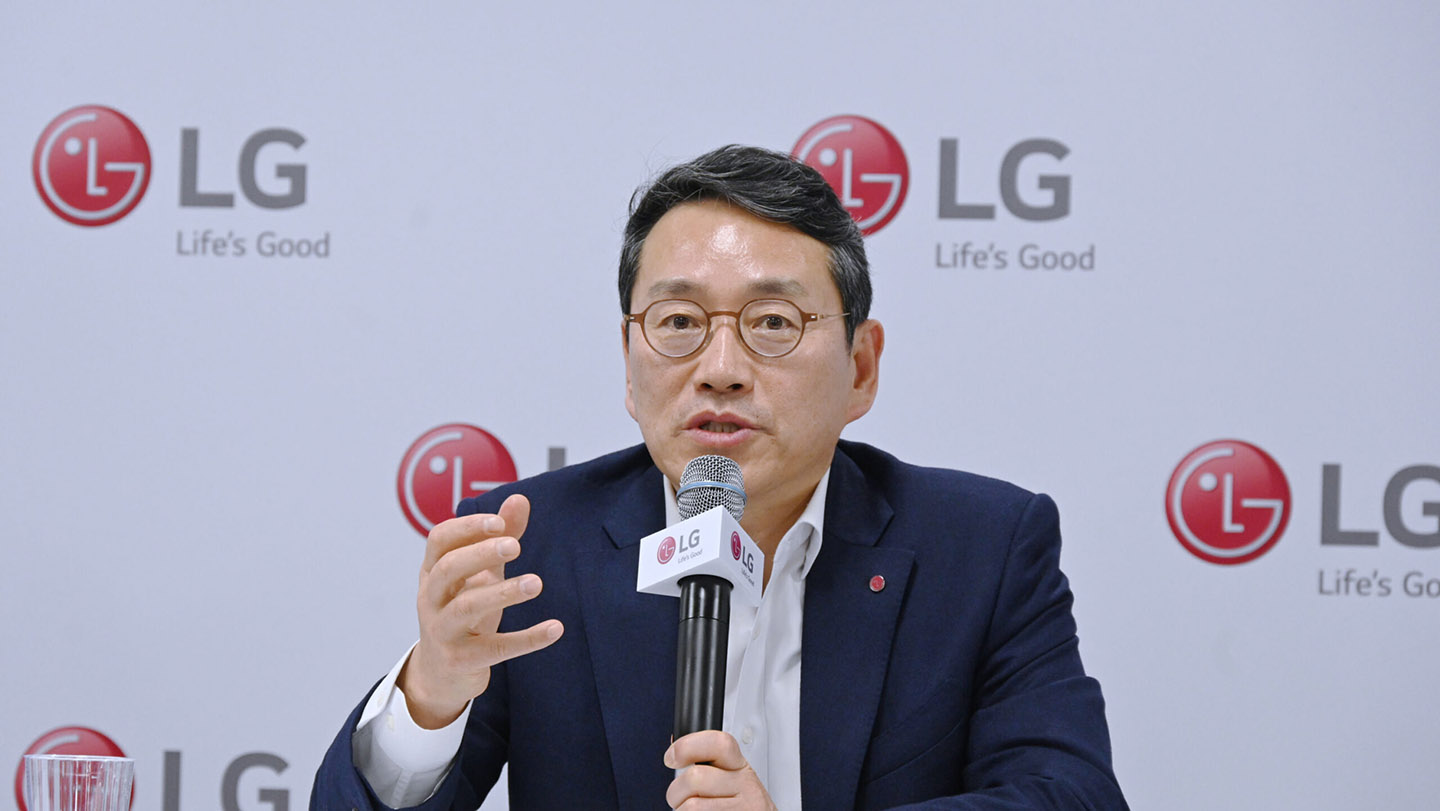 LG CEO William Cho reiterating the company's vision and strategy at the press conference in Las Vagas