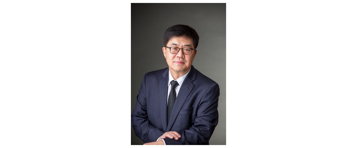 A headshot of president and chief technology officer of LG Electronics, Dr. I.P. Park.