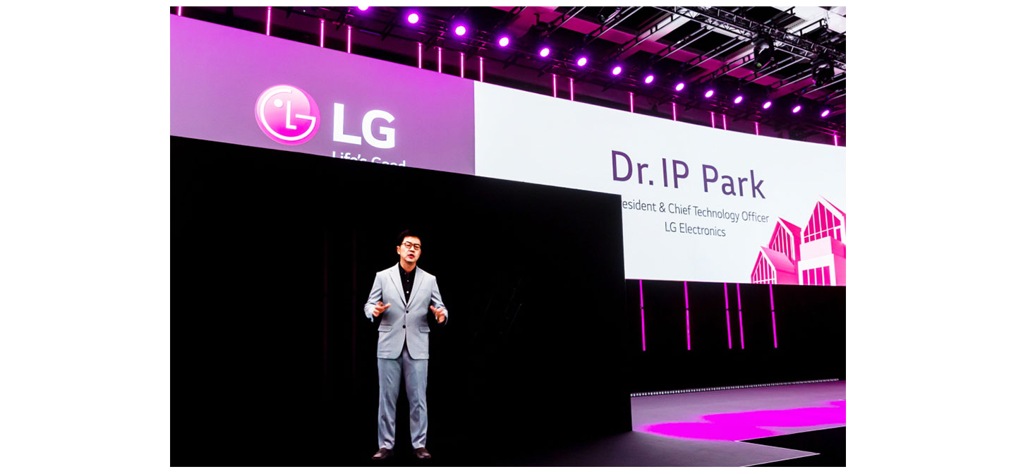 LG’s president & CTO Dr. I.P. Park introduces LG Electronics’ Life’s Good from Home vision for the future in hologram form at IFA 2020