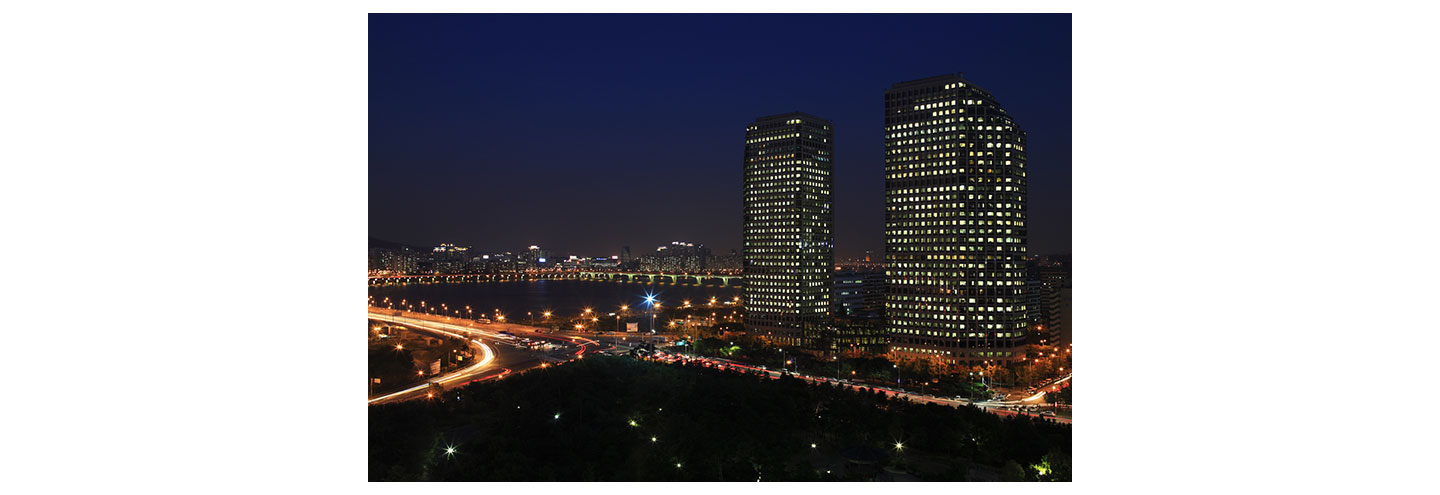 The image of LG Twin Towers at night