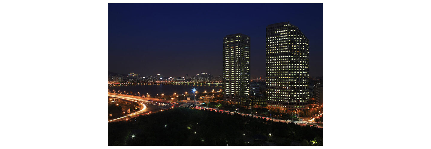 A picture of LG Twin Towers at night