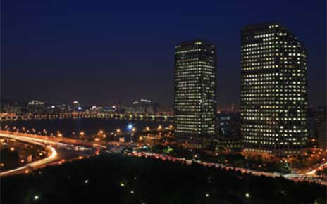 A picture of LG Twin Towers at night
