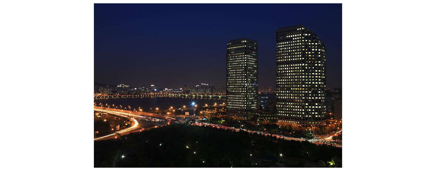 A picture of LG Twin Towers at night